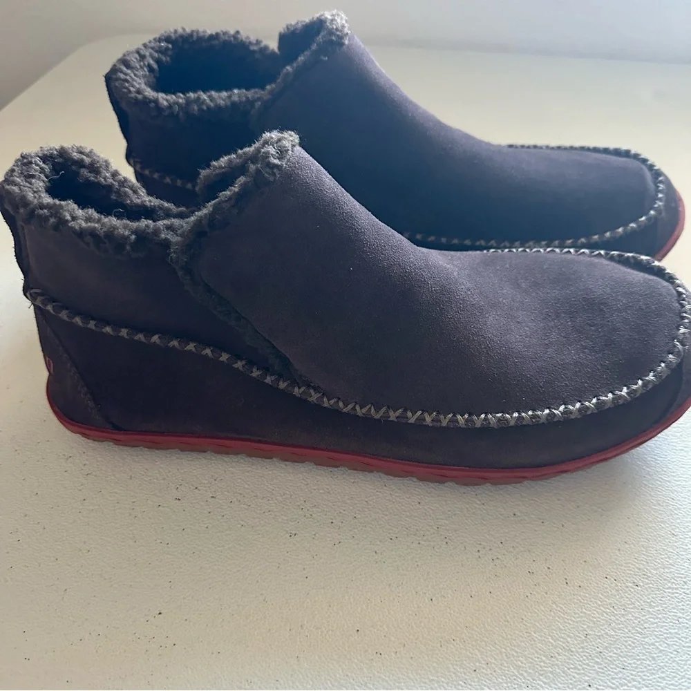 L.L.Bean Mountain SlipperBoots with a brown suede uppersoft fleece lining - Picture 3 of 10